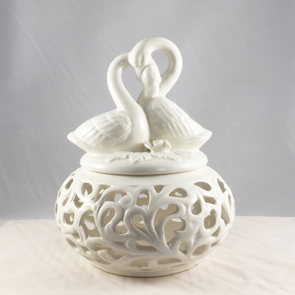 White Ceramic Swan Tealight Candle Holder